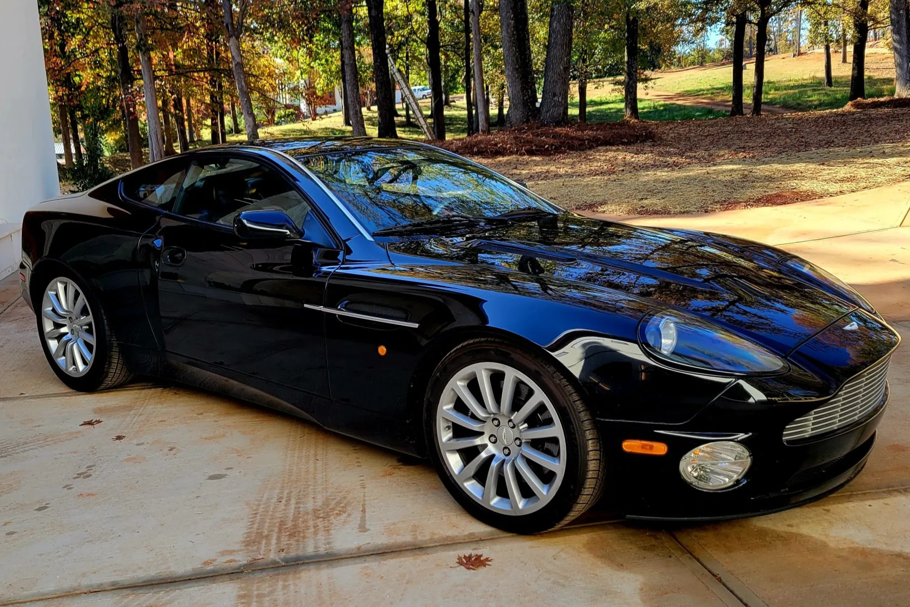 Aston Martin V12 Vanquish